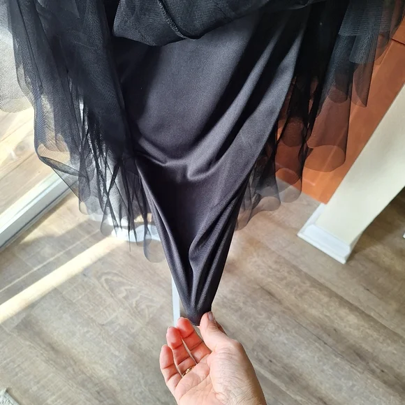Elegant Black Layered Tulle Skirt/Dress - Picture 4 of 7